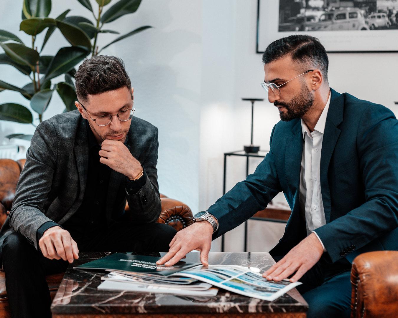 Makler liest den Makler-Report 2026